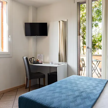 Emi Hotel 3*
