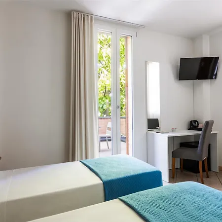 Emi Hotel