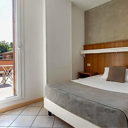 Emi Hotel