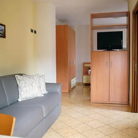 Emi Hotel 3*
