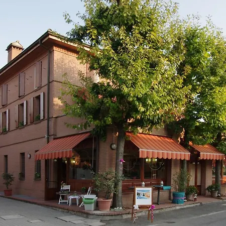 Emi Hotel