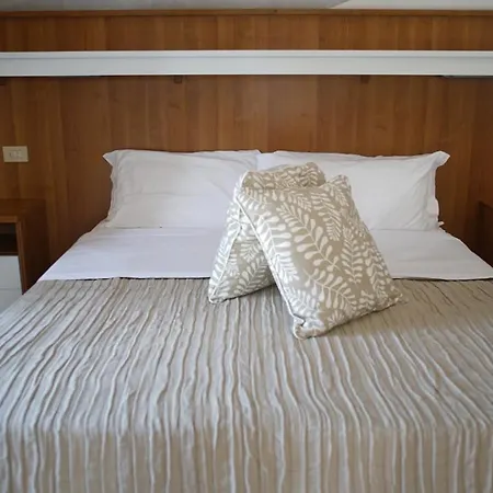 Hotel Emi 3*